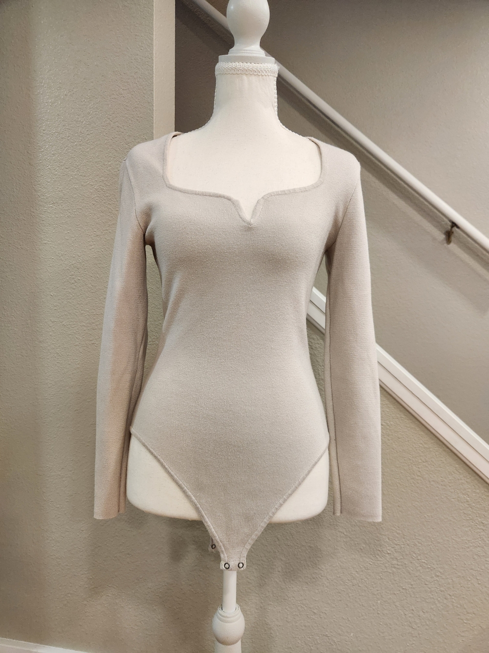 Abercrombie & Fitch Cream Notch-Neck Long-Sleeve Bodysuit